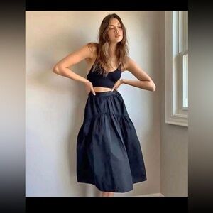 Aritzia Wilfred Black Tiered Midi Skirt Elastic Waist Size 2